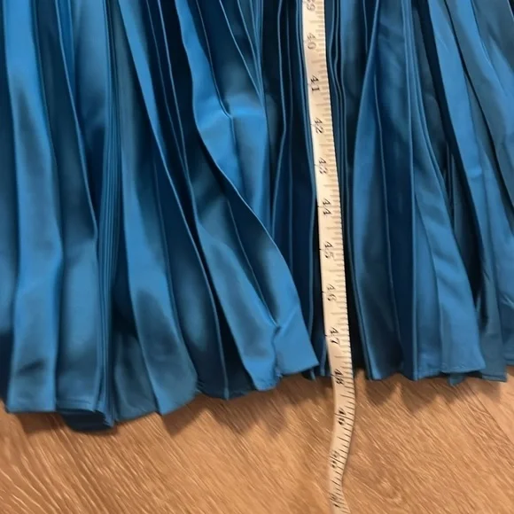 Adelyn Rae, Long Blouson Sleeve, Pleated Skirt, Side Cut-Out Dress, EUC,Size Med - Picture 12 of 12